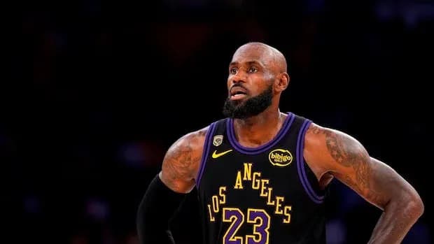Basketball player in Los Angeles Lakers uniform
