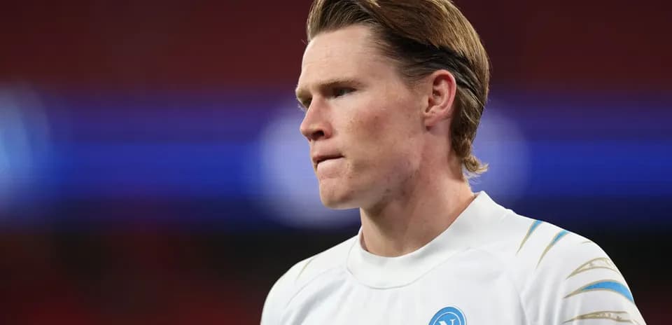 Futbolchi Napoli formasi bilan maydonda