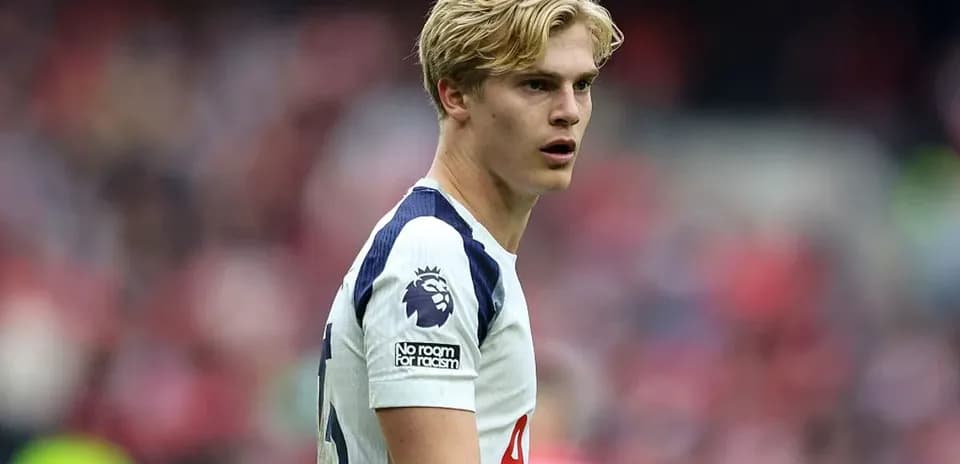 Futbolchi maydonda harakatda, Tottenham formasida
