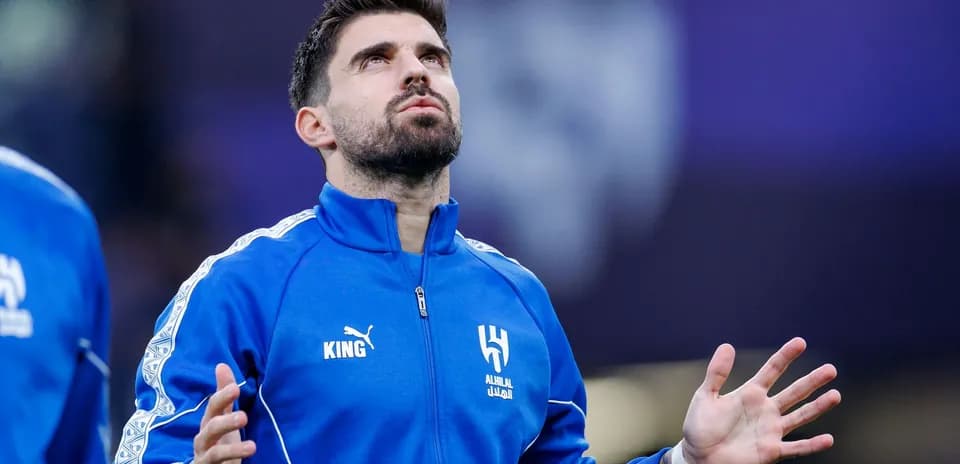Futbolchi o'yin oldidan tayyorgarlik ko'rmoqda