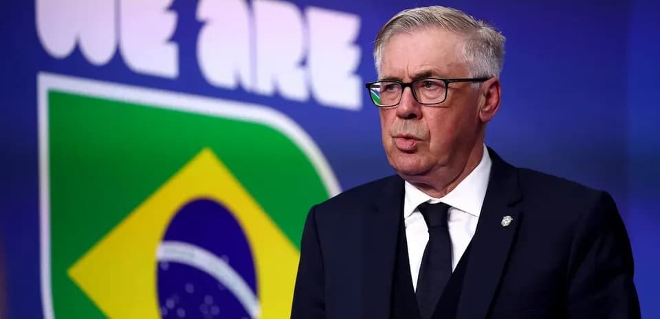 Murad Braziliya futbol jamoasi logotipi orqasida