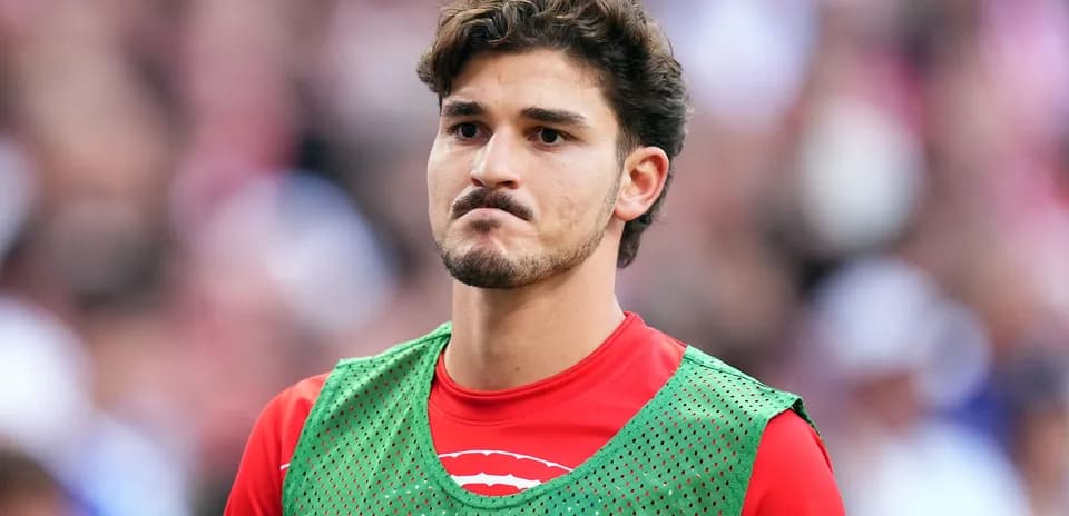 Futbolchi zaxirada o'yin boshlanishini kutmoqda