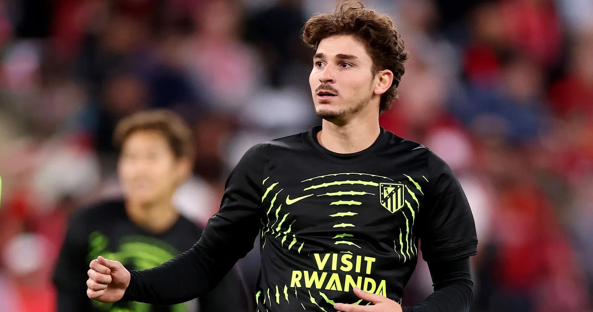 Futbolchi maydonda ishtirok etayotgan payt