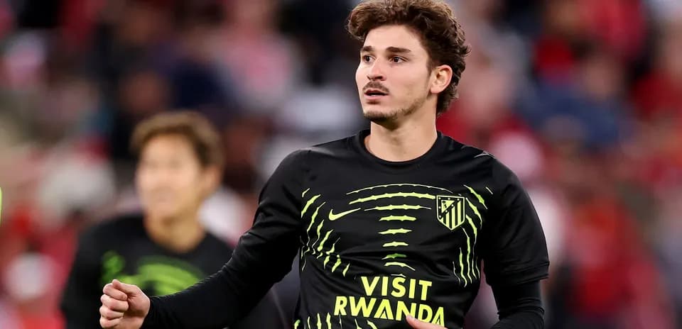 Futbolchi maydonda ishtirok etayotgan payt