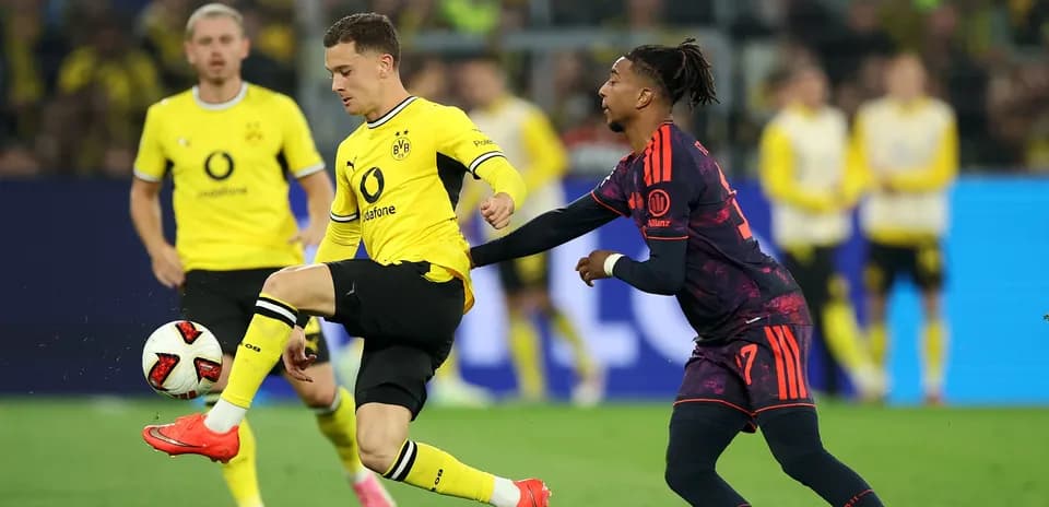Borussia Dortmund player controlling the ball during match