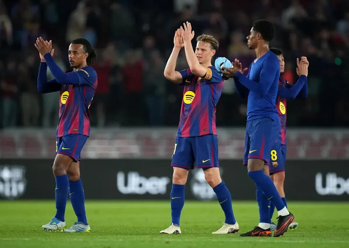 Barcelona players applauding fans after the match