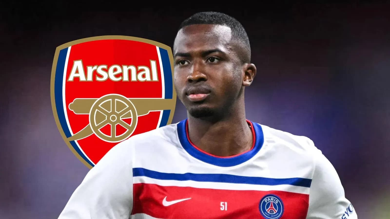 Futbolchi Arsenal logosi bilan PSG formasida