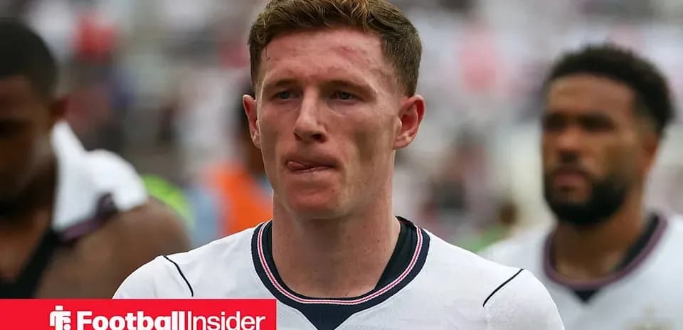 Futbolchi o'yin tugagandan keyin maydonda