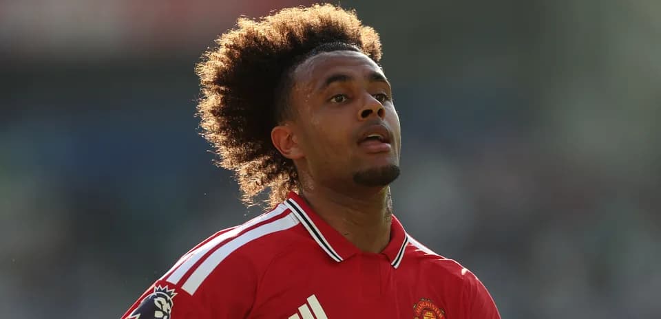 Futbolchi Manchester United formasida maydonda