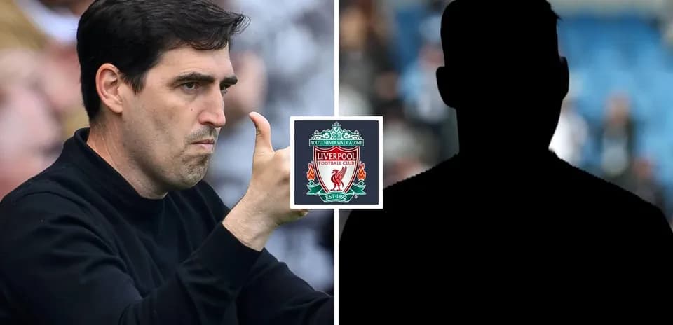 Trener Liverpool FC gesturing during match preparation