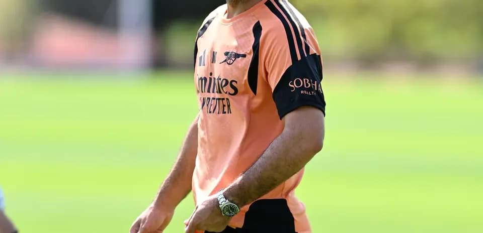 Mikel Arteta smiling during training session