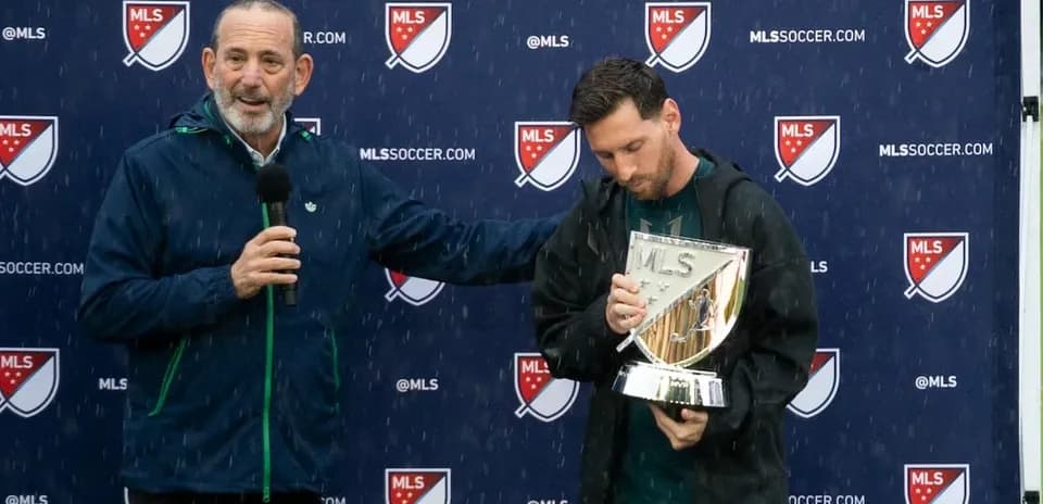 Lionel Messi receiving award during press conference