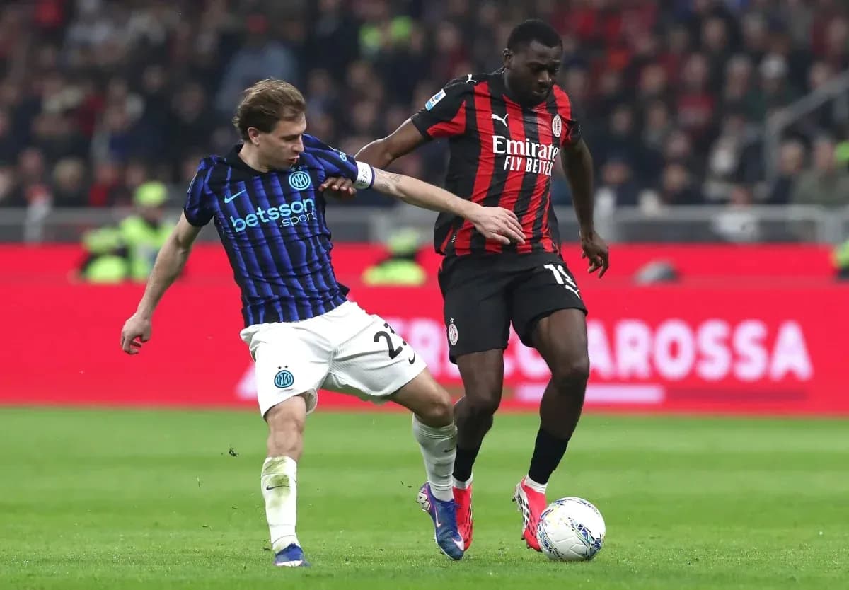 Inter and AC Milan players contesting for the ball