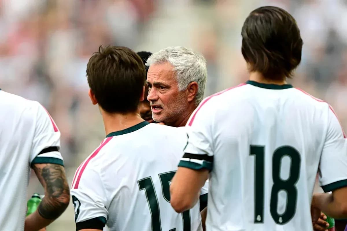 Mourinho discussing strategy with players during match