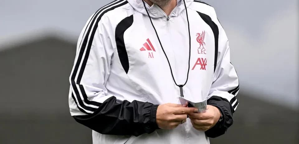 Trener LFC o'quv mashg'ulotida kulib yurmoqda