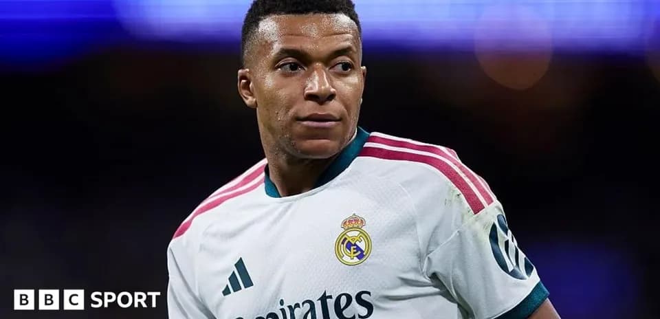 Futbolchi maydonida Real Madrid formasi kiygan