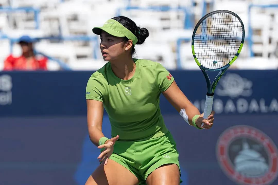 Tennis player preparing to hit a forehand shot