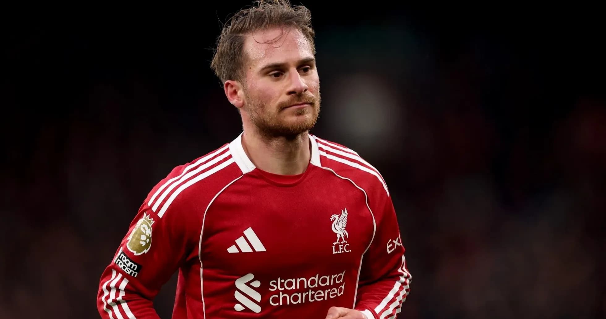 Futbolchi LFC formasi bilan maydonda yurmoqda
