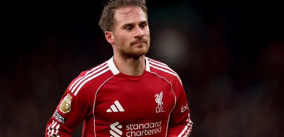 Futbolchi LFC formasi bilan maydonda yurmoqda