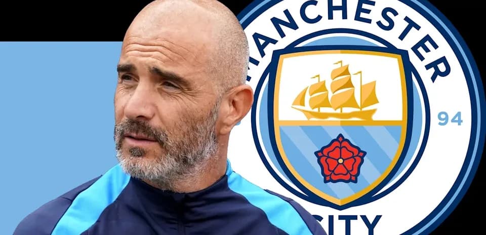 Trener Manchester City, stadion logosi bilan fon
