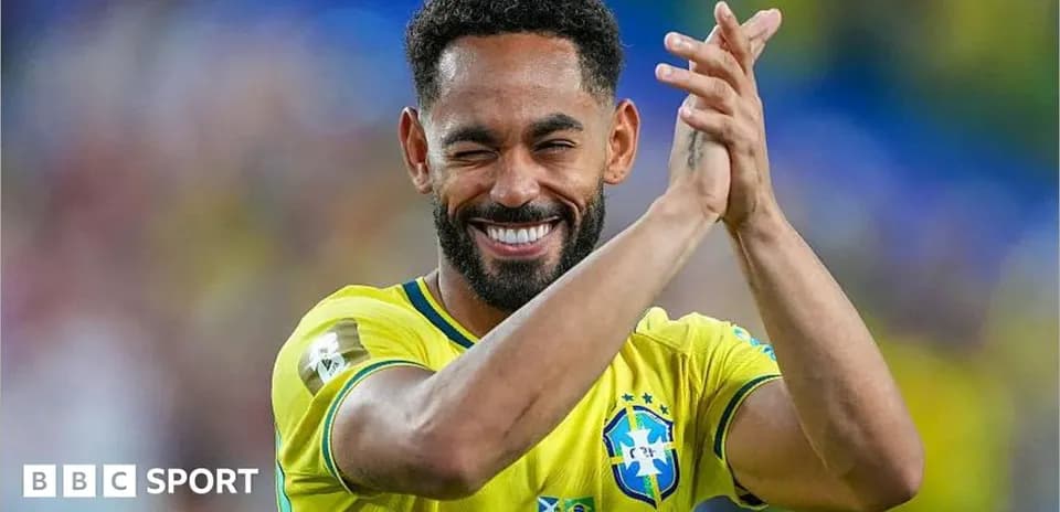 Futbolchi qo'lini chalqanmoqda, Braziliya formasi kiygan