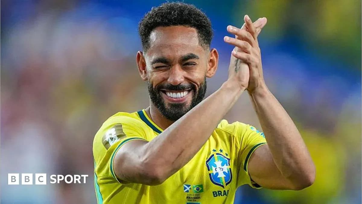 Futbolchi qo'lini chalqanmoqda, Braziliya formasi kiygan