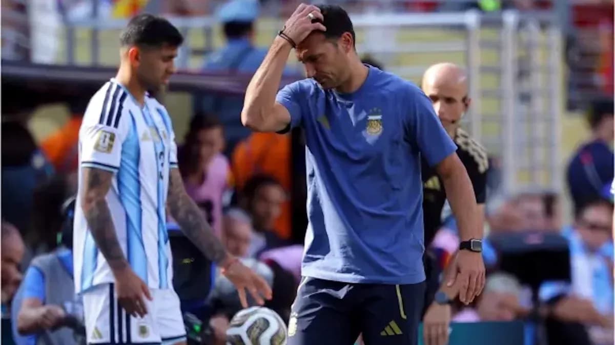 Argentinian coach and player during match preparation
