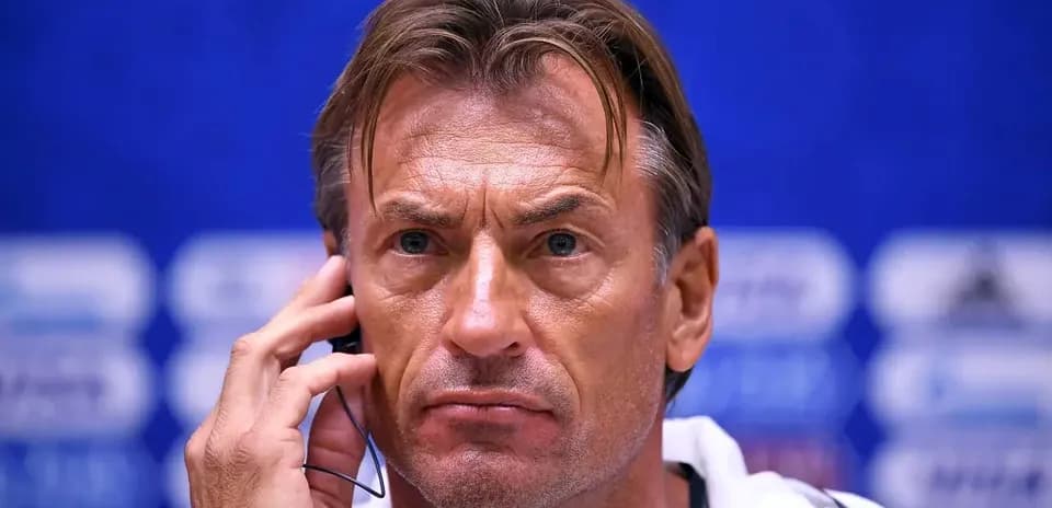 Menejer telefon orqali intervyu berayotgan paytda