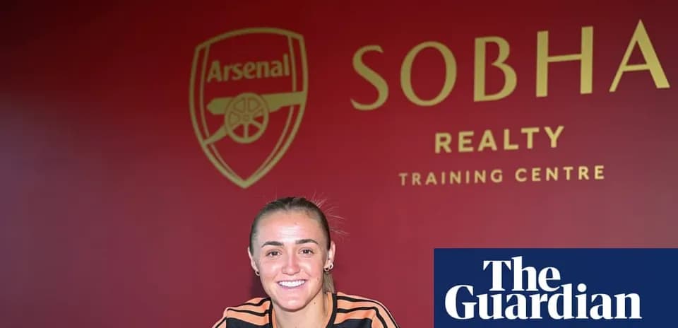 Futbolchi Arsenal trening markazida tabassum qilmoqda