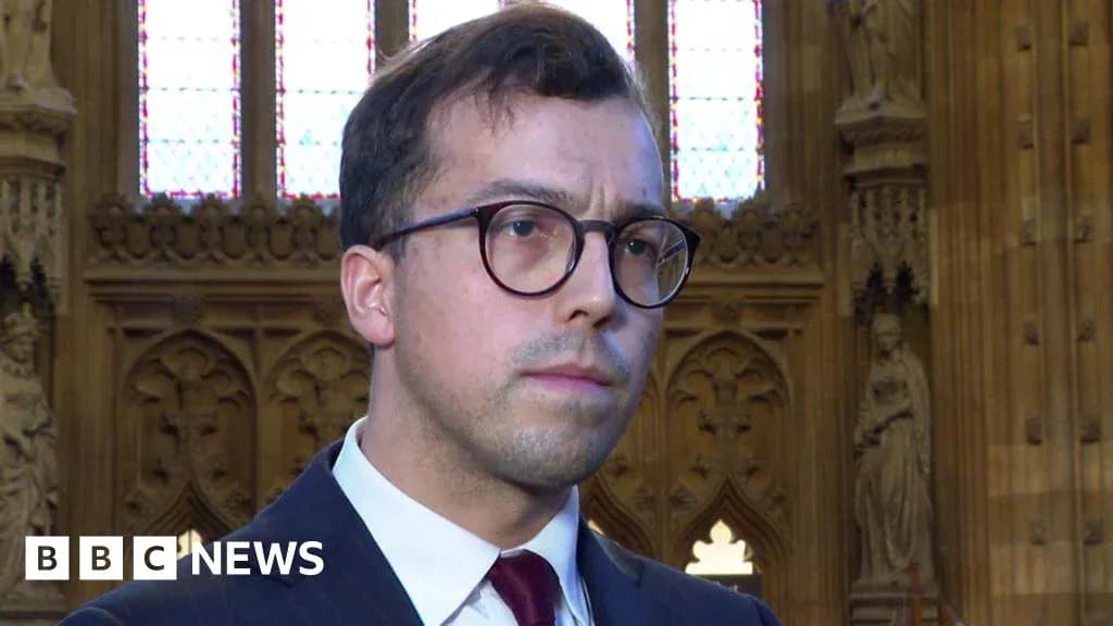 Yig'uvchi intervyu berayotgan shaxs burchakda