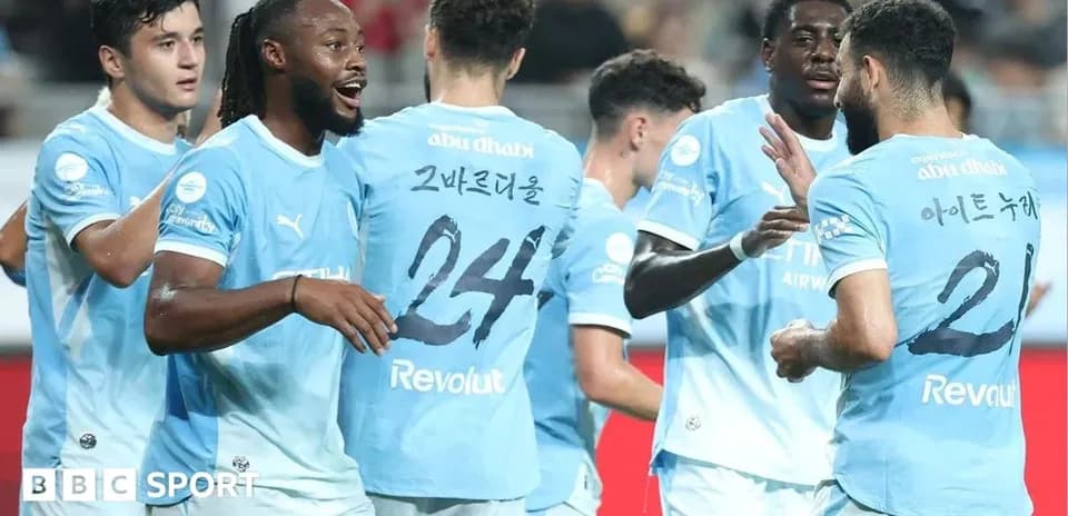 Futbolchilar jamoaviy bayram qilishmoqda