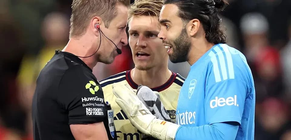 Referee discussing with players during match situation