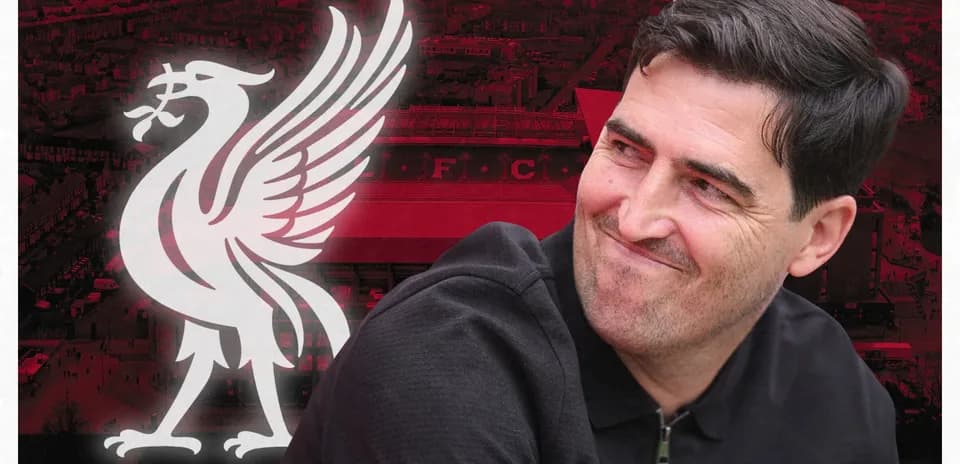 Maqsadli odamning Liverpool logosi bilan fonida