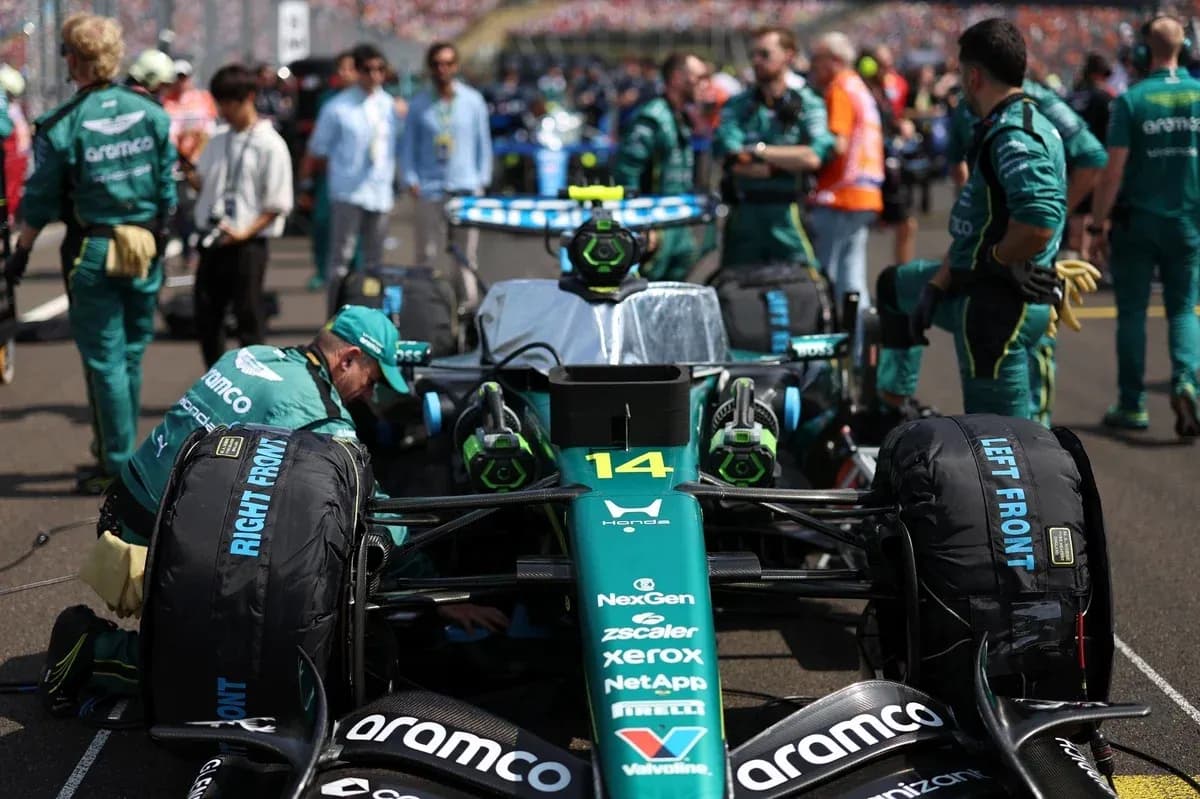 Aston Martin team preparing car on grid