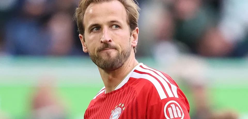 Futbolchi Bayern München formasi bilan maydonda