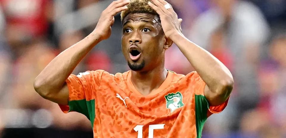 Futbolchi xayolga kelmayotgan holatni ifodalaydi
