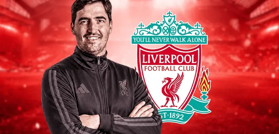 Trener Liverpool futbol klubi logosi bilan