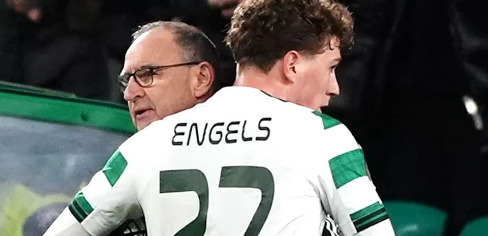 Coach speaking to player Engels during match