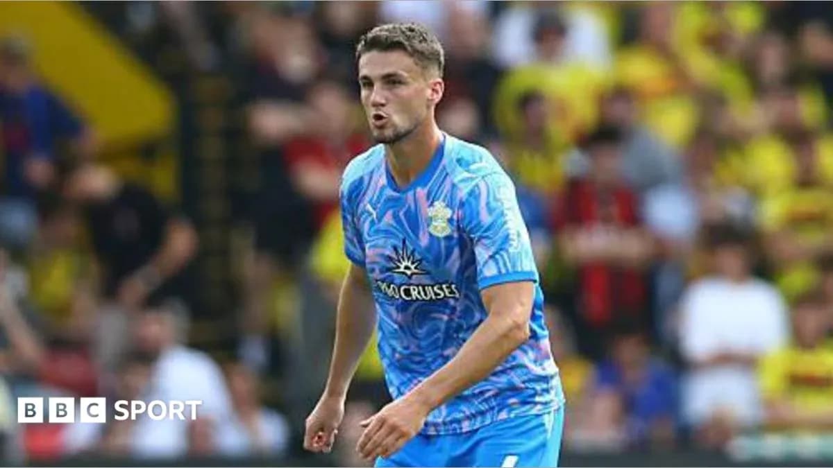Futbolchi maydonida harakatda