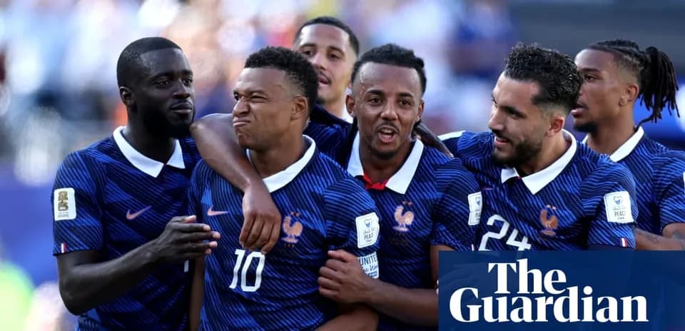 Fransiya futbolchilari gol nishonlayotgan paytda