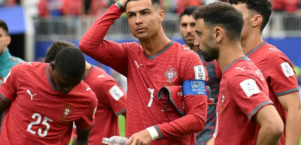 Cristiano Ronaldo and teammates during match discussion