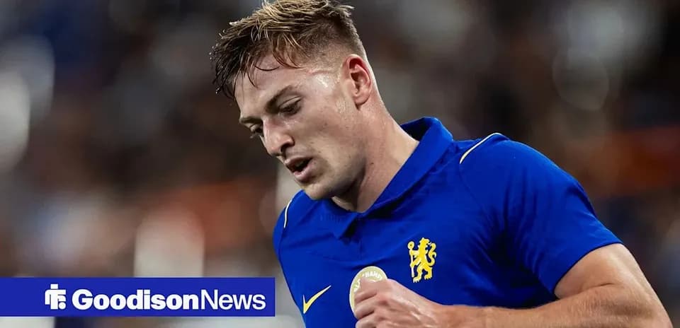 Futbolchi Chelsea formasida o'ynayapti