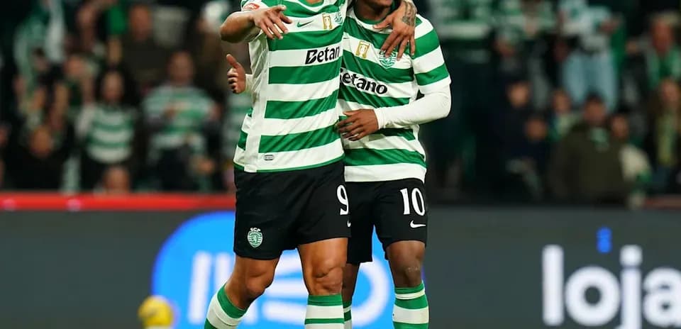 Sporting CP players celebrating on the field