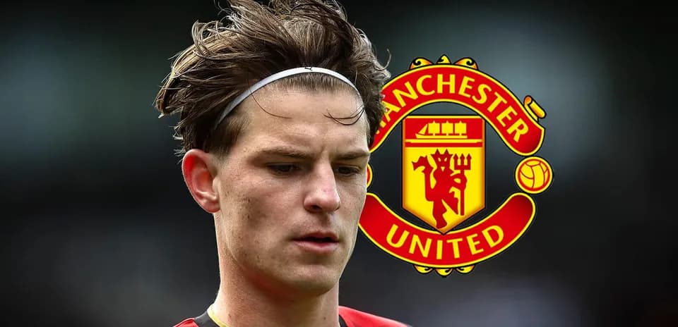 Futbolchi, Manchester United logosi orqasida
