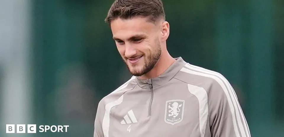 Futbolchi treningda, Aston Villa formasida