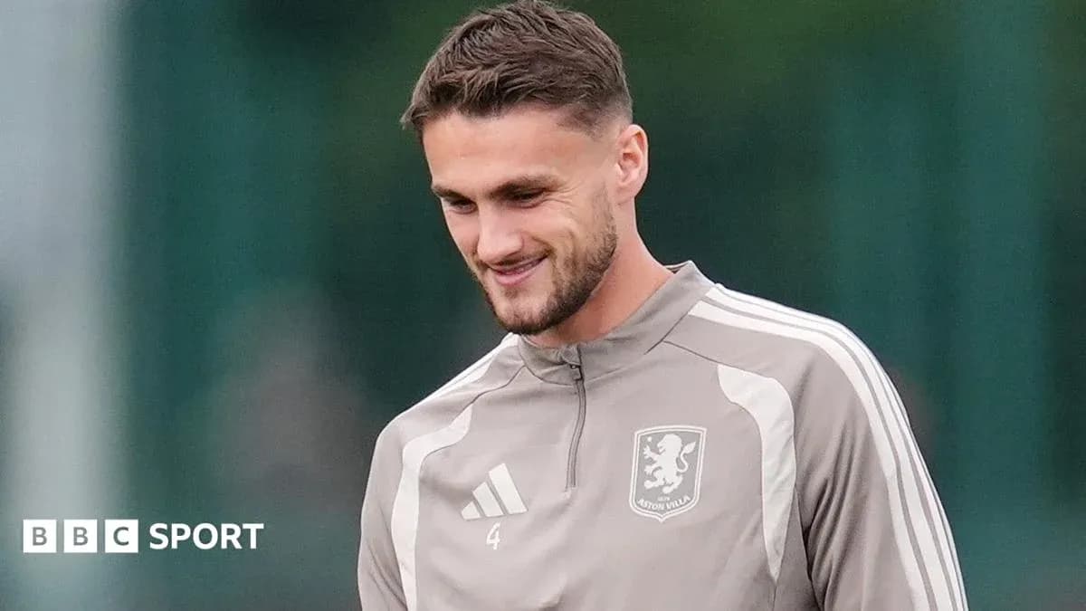 Futbolchi treningda, Aston Villa formasida