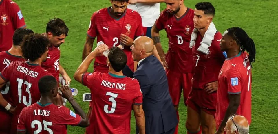 Portugaliya futbol jamoasi trener bilan maslahatlashmoqda