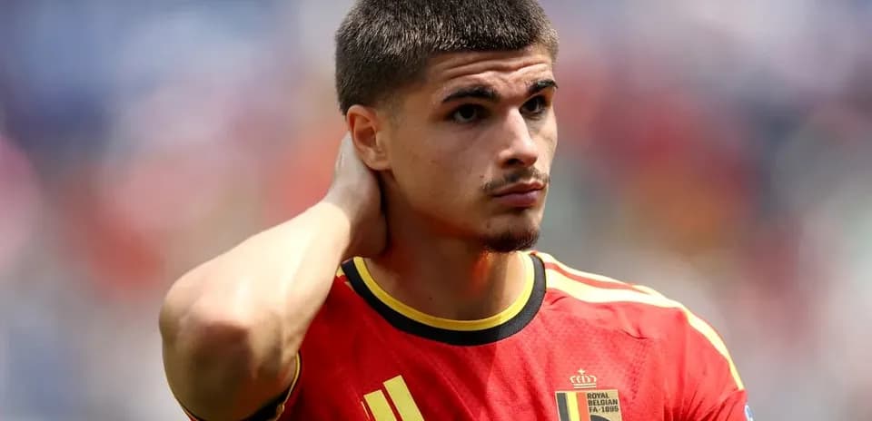 Futbolchi Belgiya formasi bilan maydonda