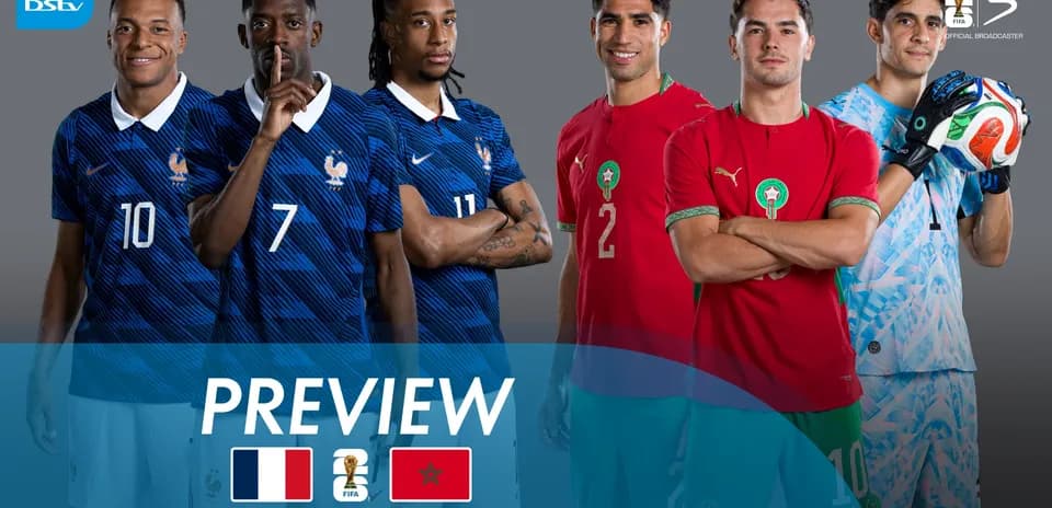 France and Morocco players posing before quarter-finals