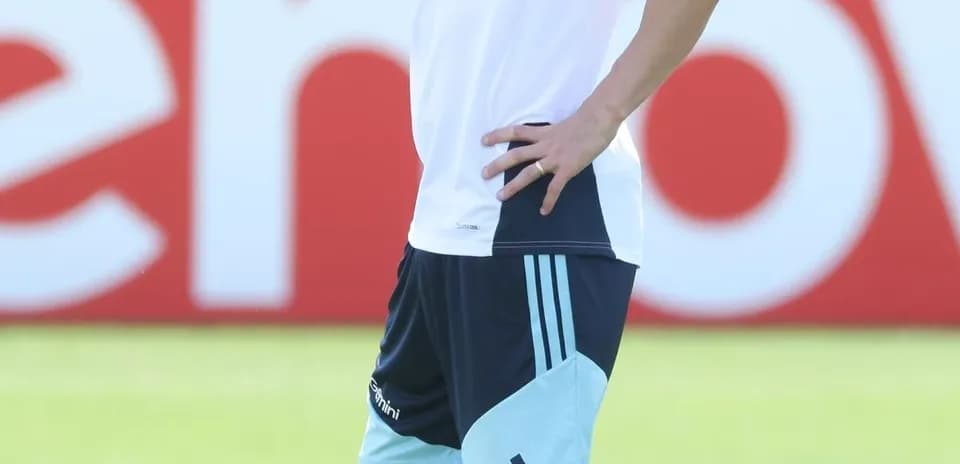 Futbolchi treningda, Argentina formasida turgan
